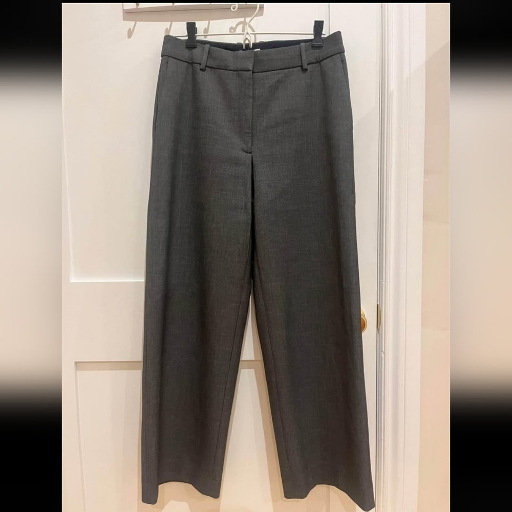 DescriptionAritzia Babaton Masterful Pant, size 6, short, colour Heather Charcol